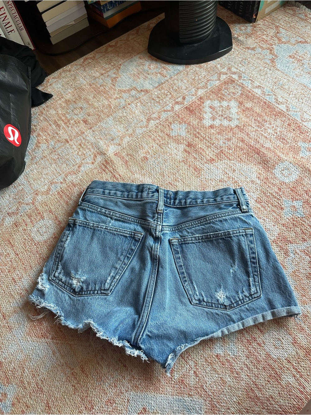 AGOLDE Parker vintage cut off shorts organic cotton Aritzia distressed size 25 - Picture 6 of 9